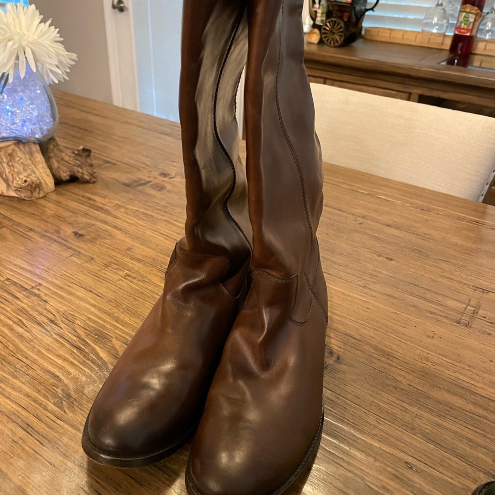 9.5 B Brown Frye Melissa Button boot